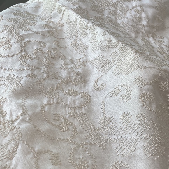 Euro shams pair of two. Satin cream - Picture 7 of 8